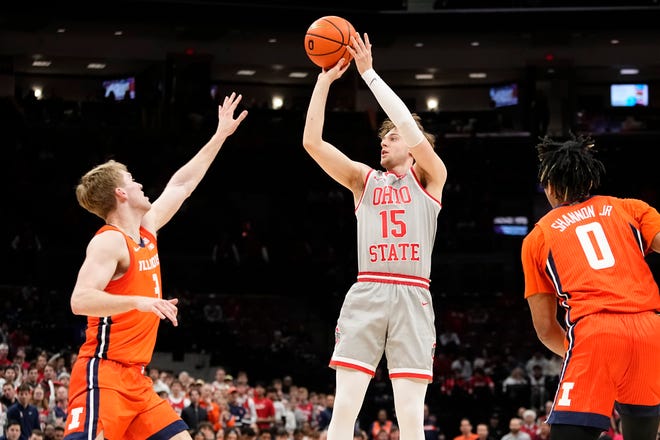 Feb 1, 2024; Columbus, Ohio, USA; Ohio State Buckeyes guard Bowen Hardman (15) shoots over Illinois Fighting Illini forward Marcus Domask (3) during the second half of the NCAA men’s basketball game at Value City Arena. Ohio State lost 87-75.