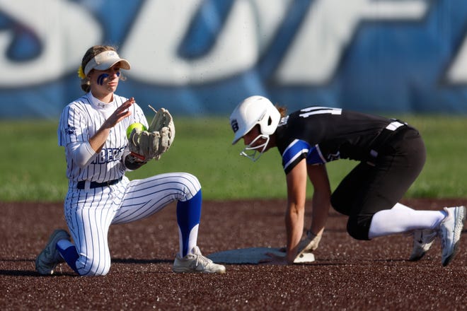 Apr 22, 2024; Powell, Ohio, USA; Olentangy Liberty's Izzy Matteo (4) makes a stop in the infield during the high school softball game against Hilliard Bradley at Olentangy Liberty High School. Hilliard Bradley won 3-2. Mandatory Credit: Graham Stokes-The Columbus Dispatch
